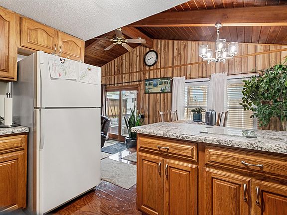3rd image of 1326 Reaney Ave