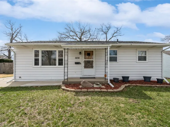 3235 Dairydale Ct SE, Cedar Rapids, IA 52403