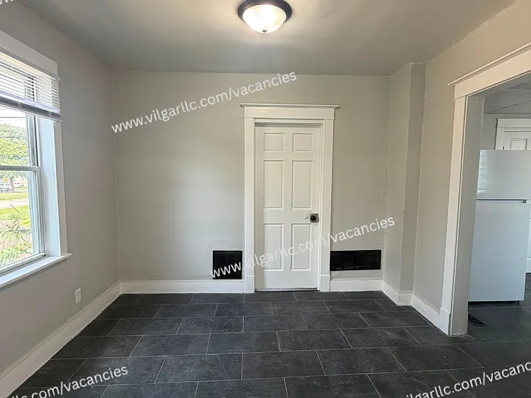1007 Becker St — Photo 10