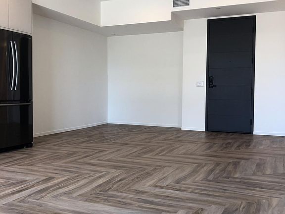 3rd image of 472 Nautilus St #304