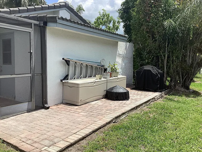 10496 Augusta Ct — Photo 38