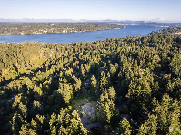 169 XX 32nd Place NE, Lake Forest Park, WA 98155