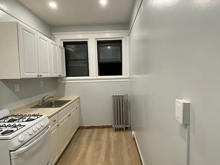 OM Bergenfield Apartments — Photo 8