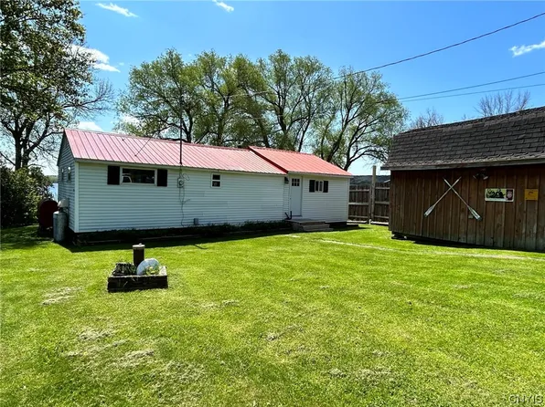 3742 County Route 6, Hammond, NY 13646