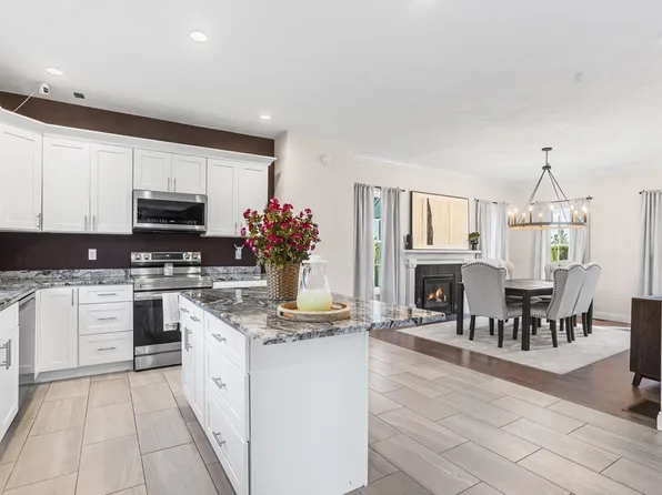 39 Hycrest Rd, Charlton, MA 01507