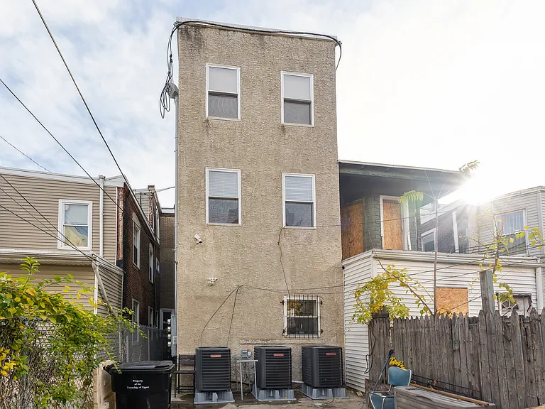 2252 N Park Ave #1 — Photo 16
