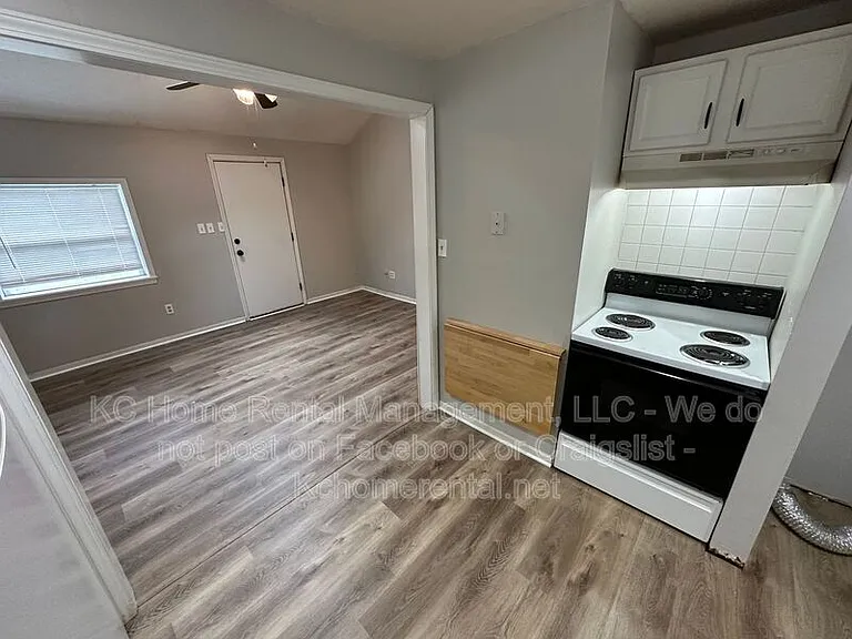 8538 England St — Photo 11