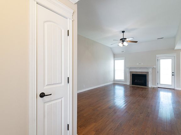 4th image of 1844 Apache Way