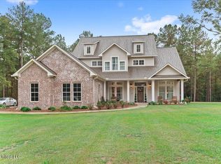 7 Woodlands Dr, Laurel, MS 39443
