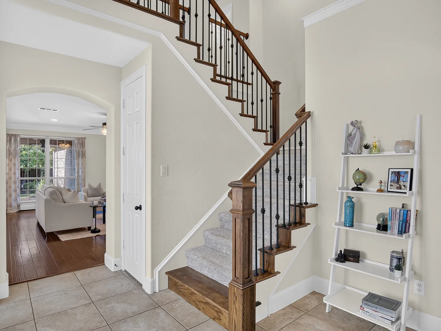 5 bed, 3267 sqft, $3,600 — Photo 3