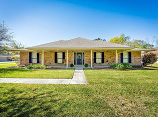 220 Ouiski Bayou Dr, Houma, LA 70360