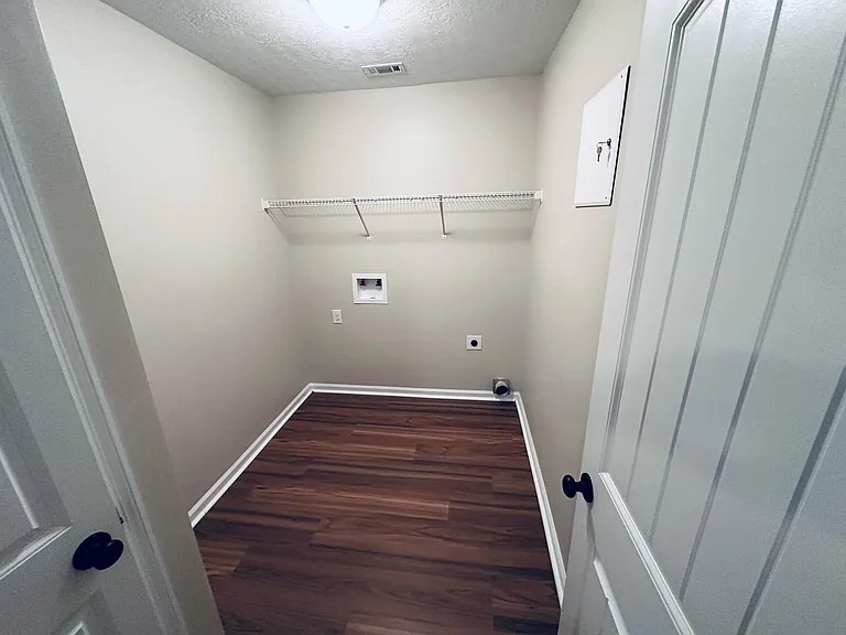 3272 Alexandria Dr — Photo 23