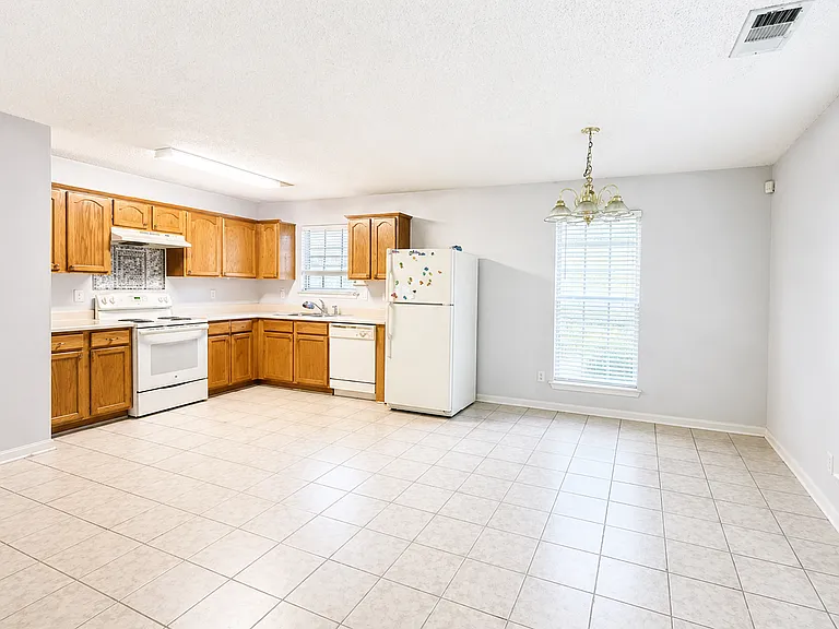5013 Kens Ct — Photo 10