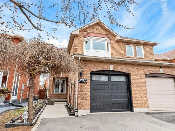 3753 Densbury Dr, Mississauga, ON L5N 6Z2