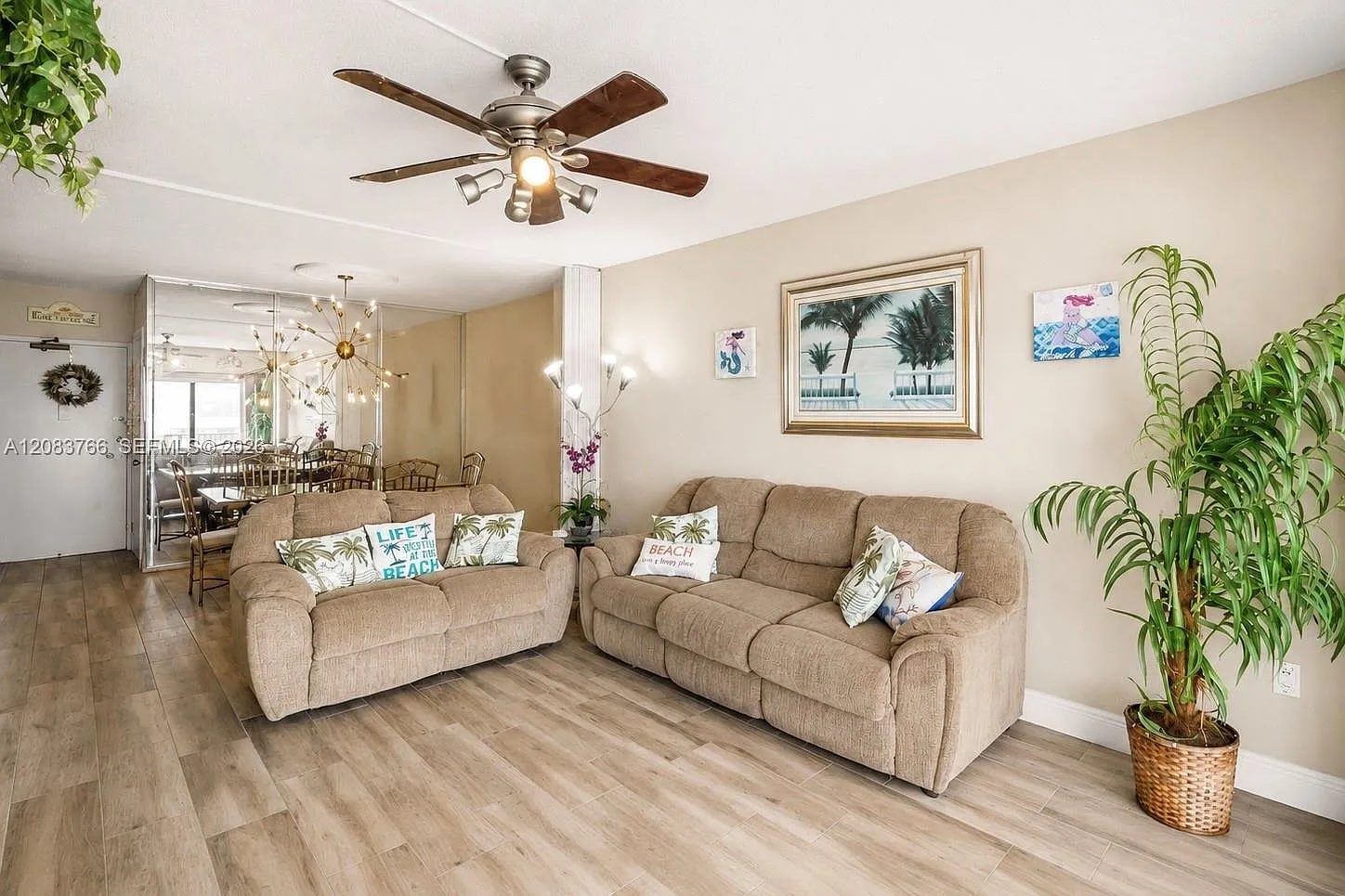 Hemispheres Condo — Photo 2