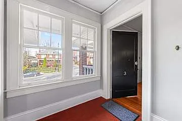 536 Hawthorne Ln — Photo 3