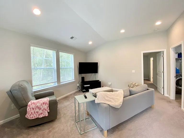 112 Sago Palm Dr — Photo 7