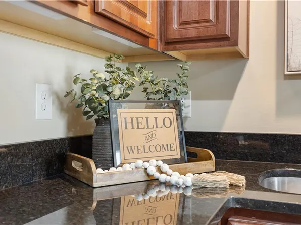 815 E 167th Ct, Gardner, KS 66030