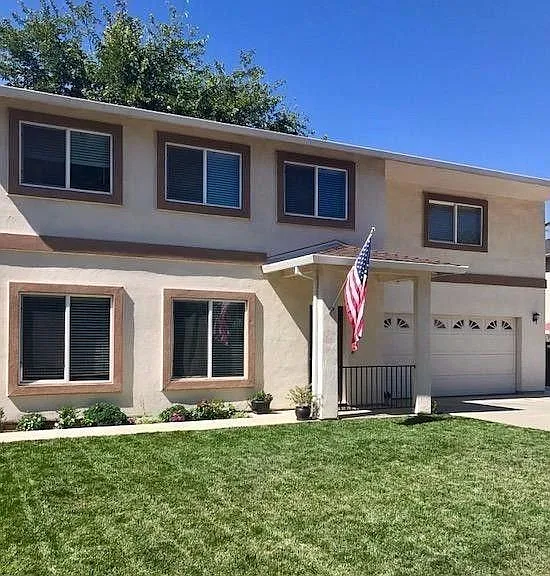 Main House. Apartment is above garage.