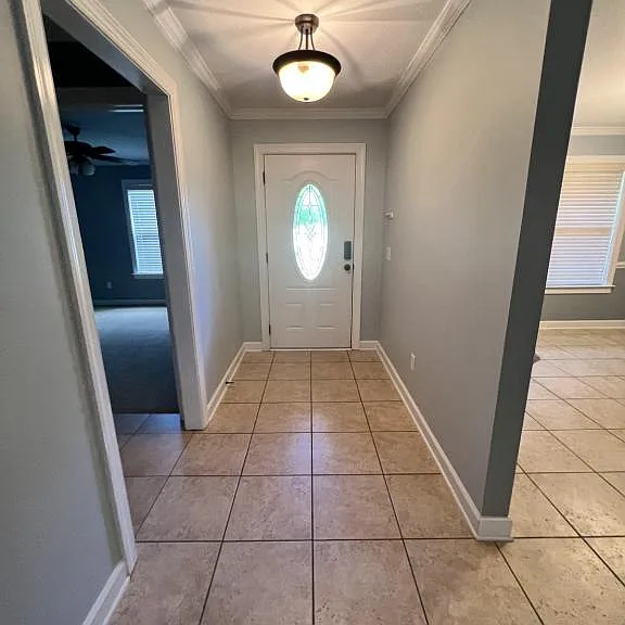 813 Dixie Dr — Photo 2