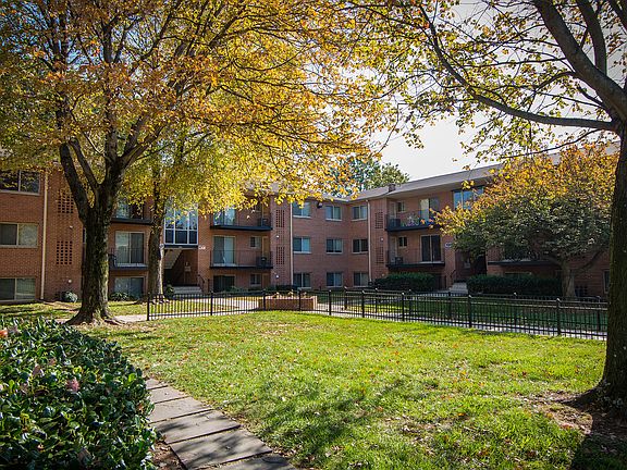 Glen Willow Apartments Buildings Landscaping 05
