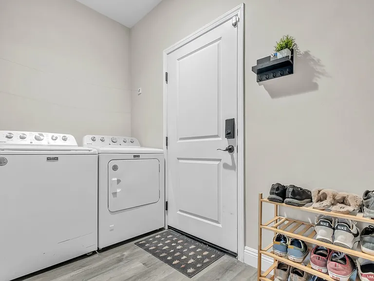 9498 Village Center Dr — Photo 8