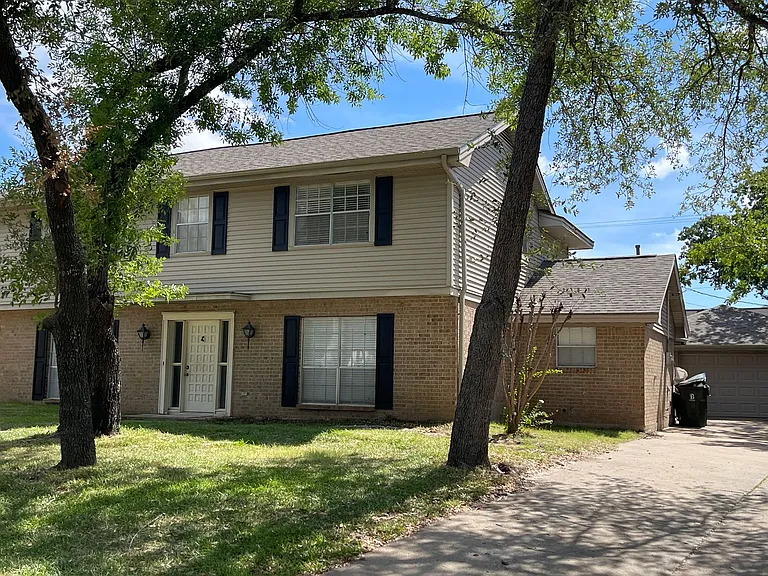 3803 Oak Ridge Dr — Photo 3