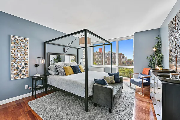 Sold by Exclusive Properties Sotheby's International Realty | media 10