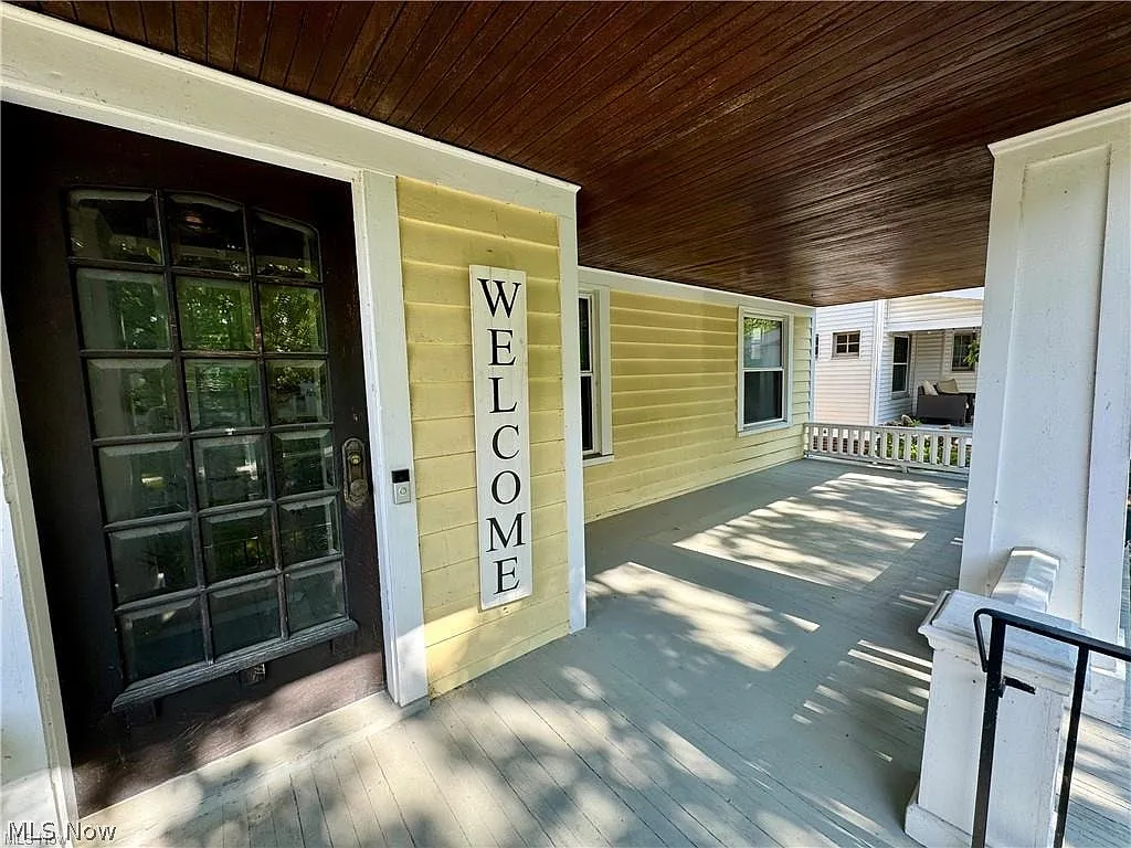4 bed, 1.5 bath, 2029 sqft, $3,300 — Photo 2
