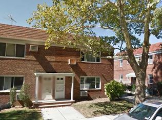 7316 199th St, Fresh Meadows, NY 11366