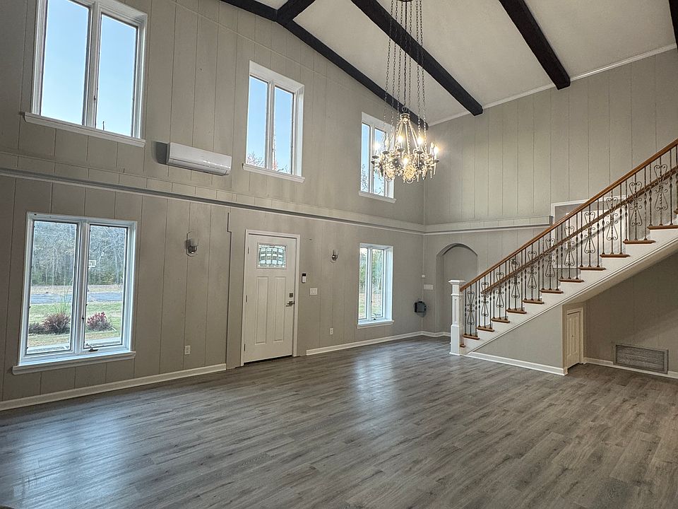 Entryway/Living Room