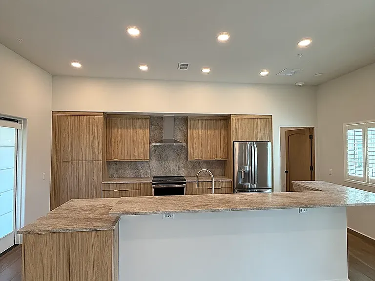 301 W Comstock Ave #4 — Photo 3