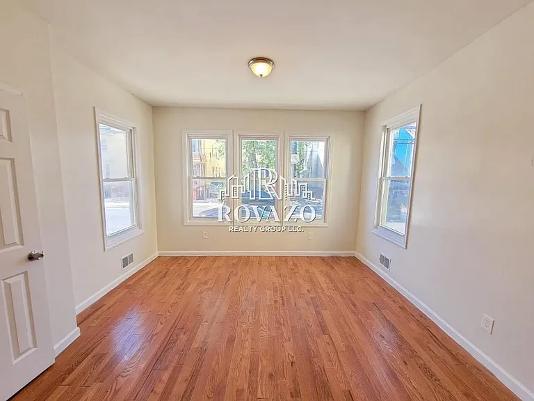 228 Wainwright St #1 — Photo 7