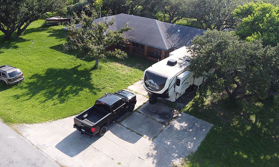 1st image of 927 Oak Ave