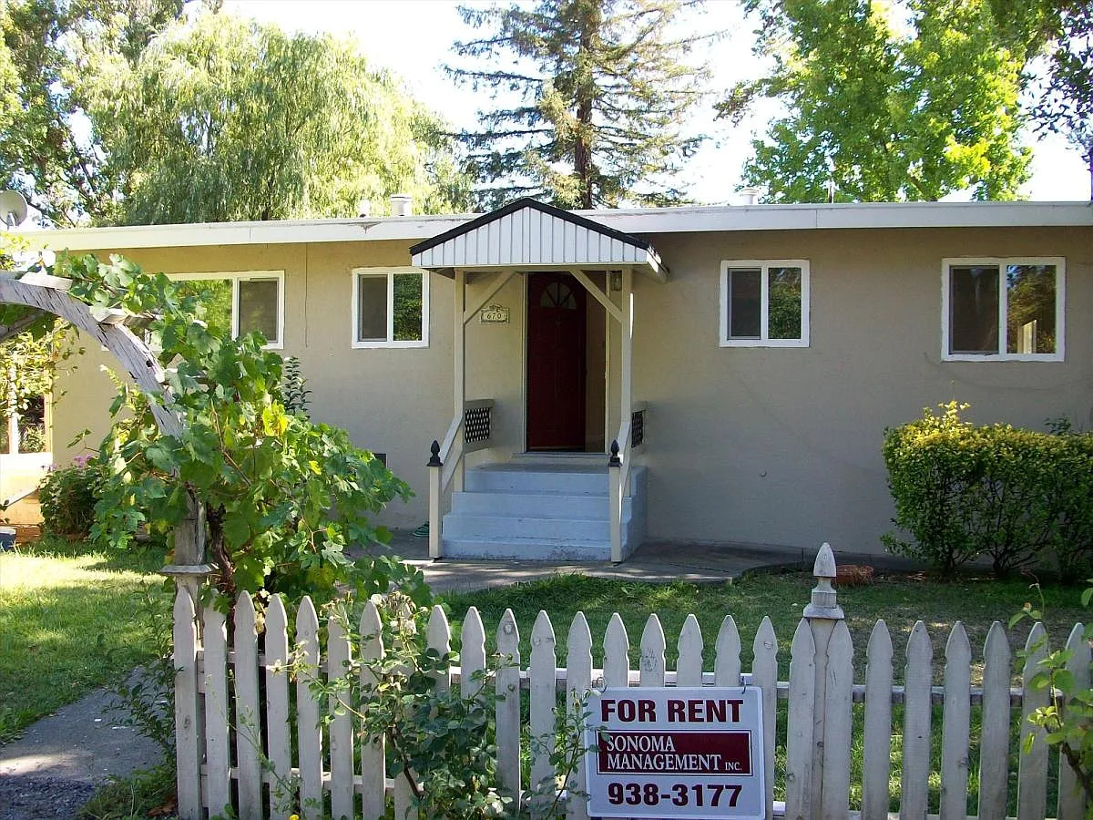3 bed, $2,800 — Photo 1