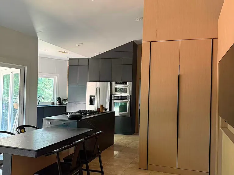 Eat-in Kitchen