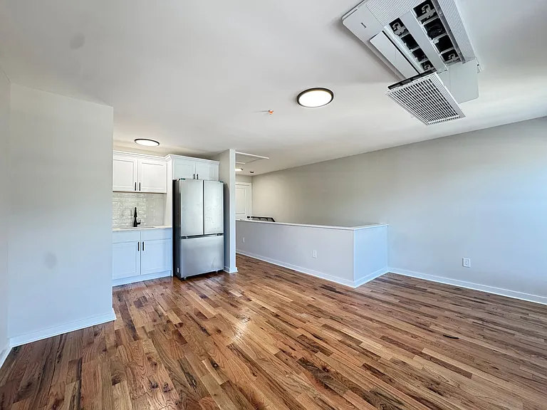 358 Campbell Ave — Photo 22
