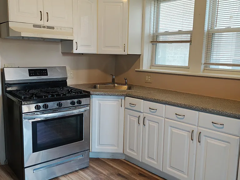 6037 N Mozart St — Photo 4
