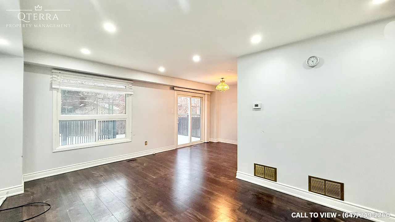 74 Cassander Cres photo 1