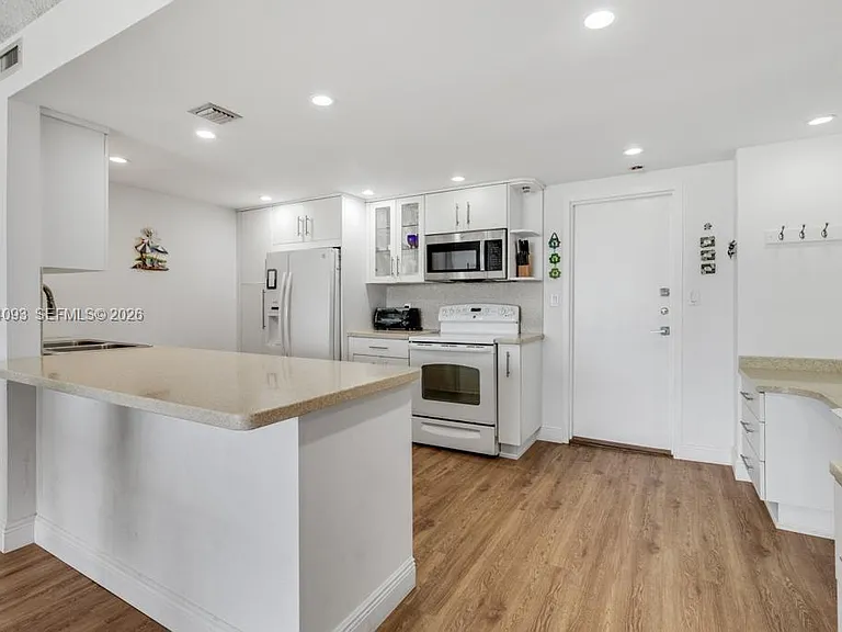199 Ocean Lane Dr #1006 — Photo 6
