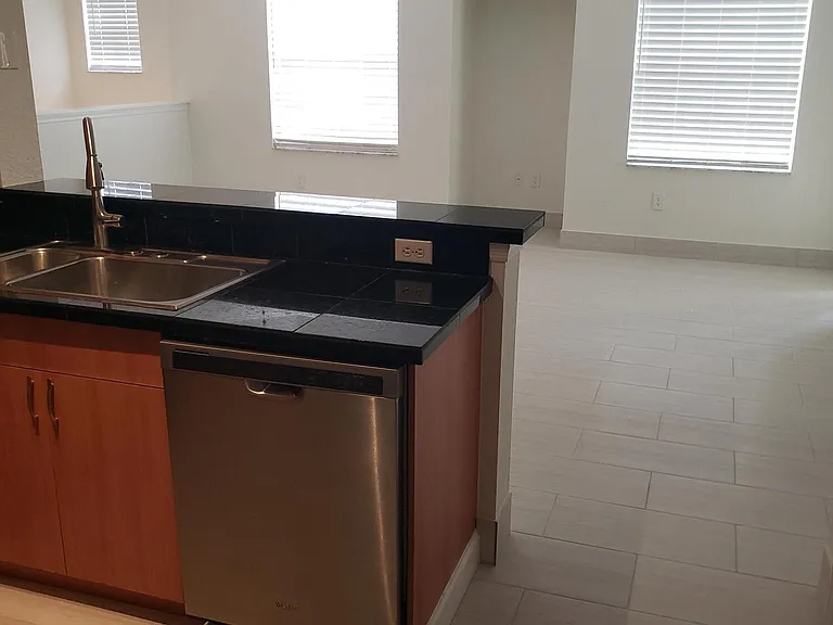 1101 Belmont Pl #1101 — Photo 3