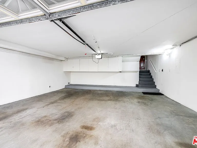9507 W Olympic Blvd — Photo 32