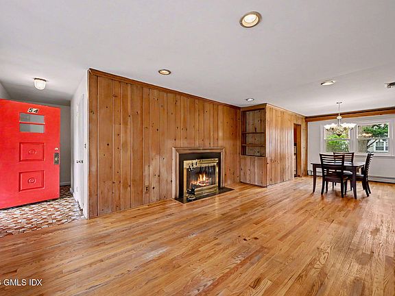 2nd image of 54 Merriman Rd