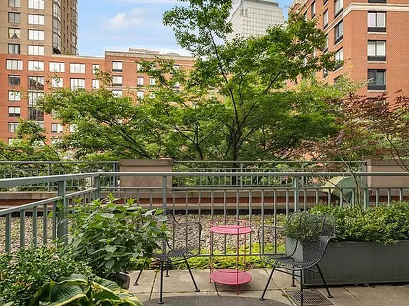 21 S End Ave APT 226, New York, NY 10280