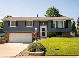 3321 W Wilshire Dr, Peoria, IL