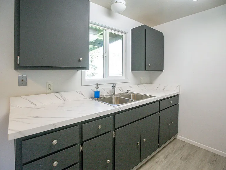 375 Sycamore Ave — Photo 7