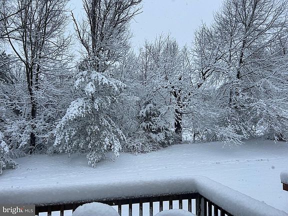 4th image of 329 Manor Rd