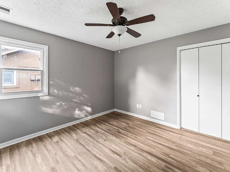 1322 N Harvey Dr — Photo 13