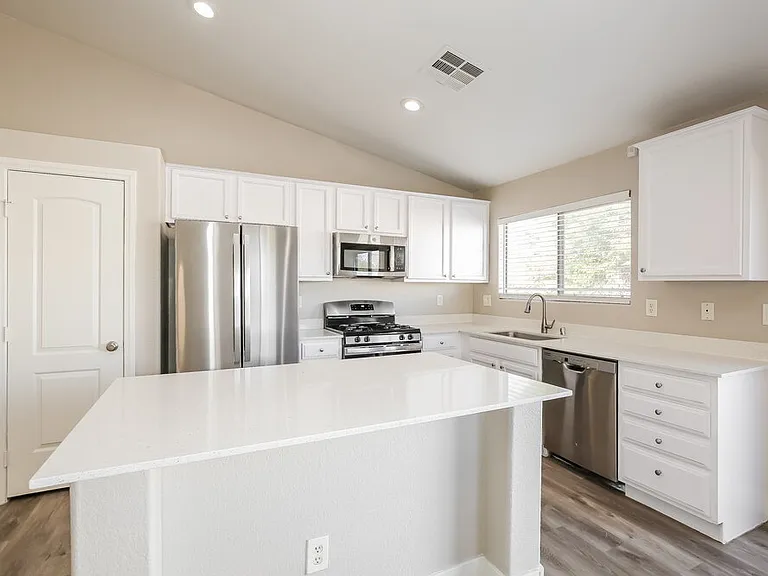 524 W Claxton Ave — Photo 8