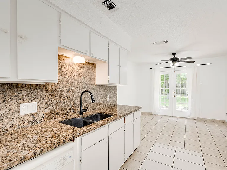9502 N Creek Dr — Photo 9